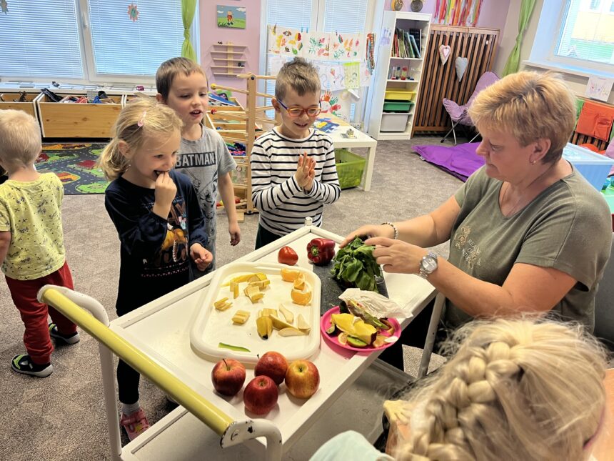 Poznáváme a ochutnáváme ovoce a zeleninu 🍎🍐🍊🍋🍌🥝🥭🥒🧄🫑
