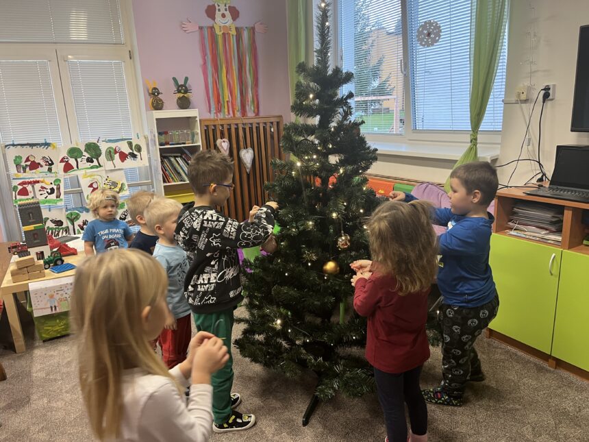 Zdobíme stromeček 🎄🎁