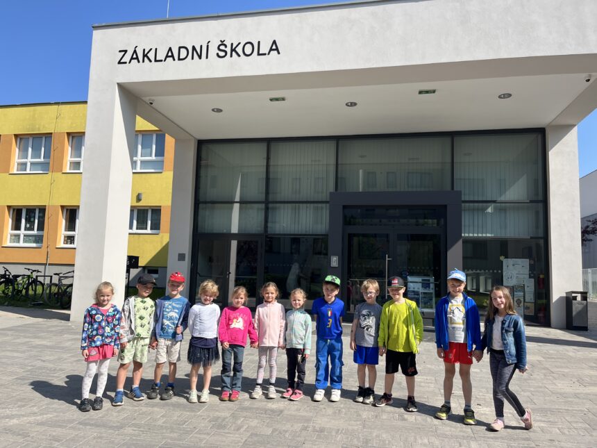 Předškoláci navštívili prvňáčky v ZŠ Komenského